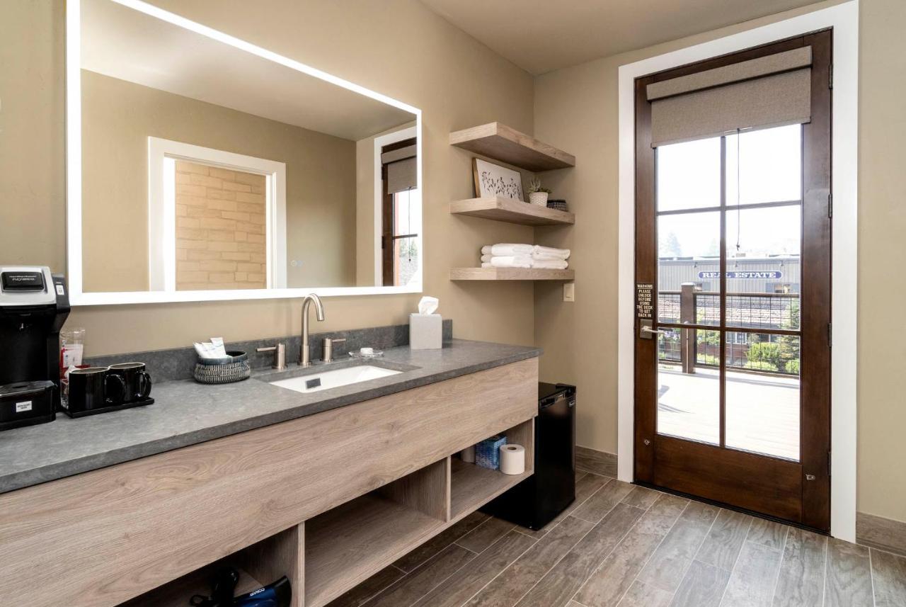 Ski Inn Taphouse Hotel Sisters Dış mekan fotoğraf